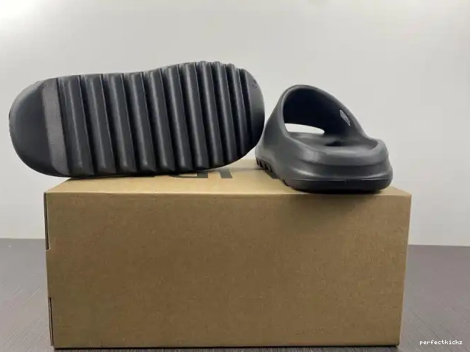 HQ6448 Yeezy Adidas Slide Onyx 0521